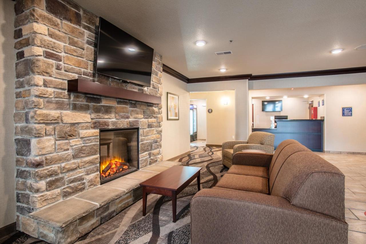 Cobblestone Inn & Suites - Pine Bluffs 외부 사진